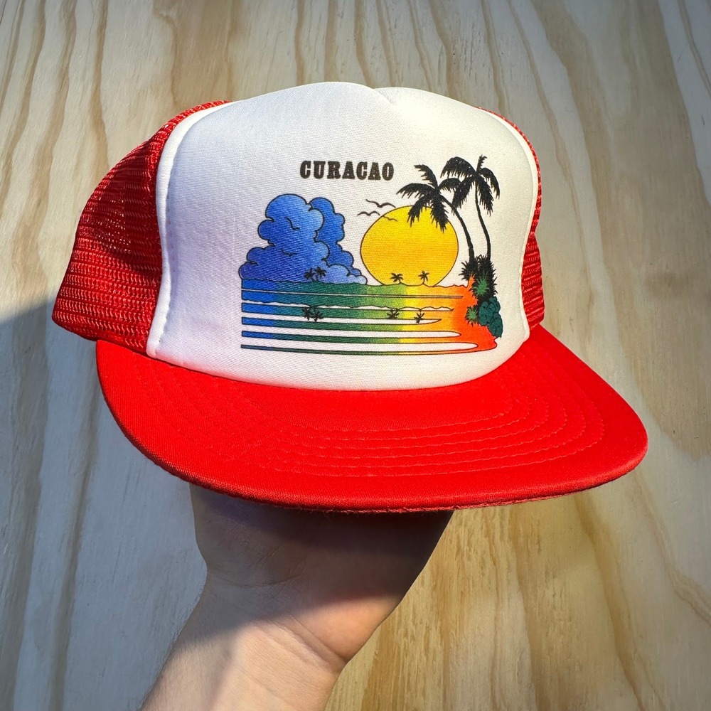 Designer Award Cap Vintage Curacao Souvenir Trucker Hat Red White Snapback M/L